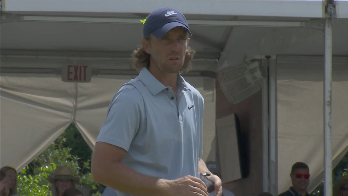 A HUGE moment for Tommy Fleetwood, he birdies the seventh hole and goes three shots clear 🏴🤩