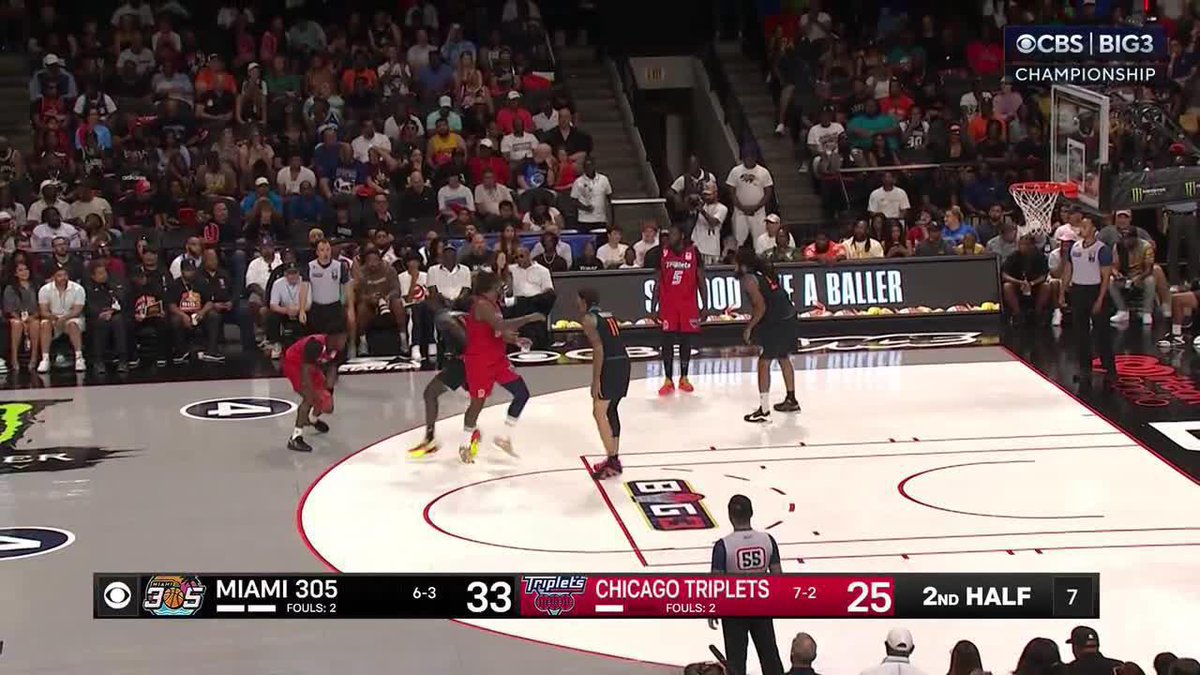Huge three by Nasir Core to cut into the lead 🎯