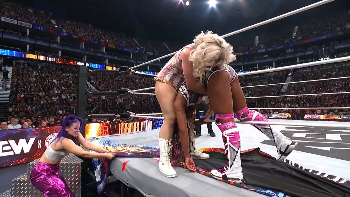 .BIG Billie Starkz • ビリー・スタークス provides the distraction, and Athena is ROH & All Elite! follows up with the quick O-Face! Watch #ForbiddenDoor on PPV right now!