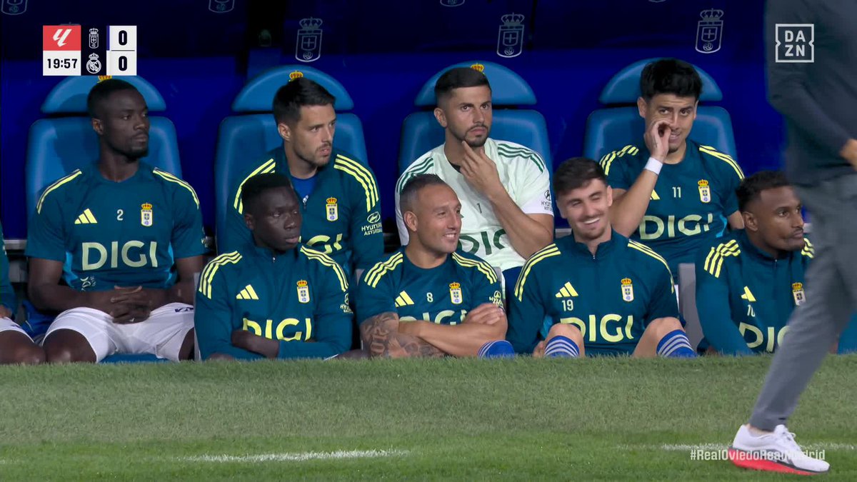 LA SONRISA DE DON SANTI CAZORLA 😍 Da igual cuál sea tu camiseta, este tío es patrimonio del fútbol mundial #LALIGAenDAZN ⚽