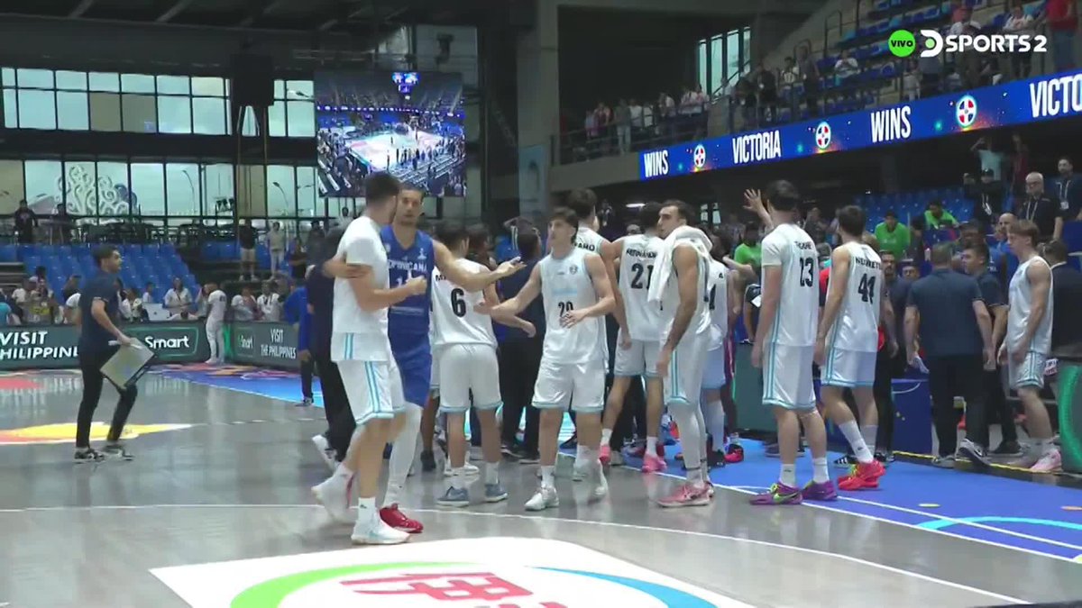 SE ARMÓ EN EL FINAL Los jugadores de Argentina y República Dominicana se agarraron una vez finalizado el encuentro de la FIBA #AmeriCupEnDSPORTS. #BásquetEnDSPORTS | #AmeriCup ¡Se juega por #DIRECTV y #DGO!