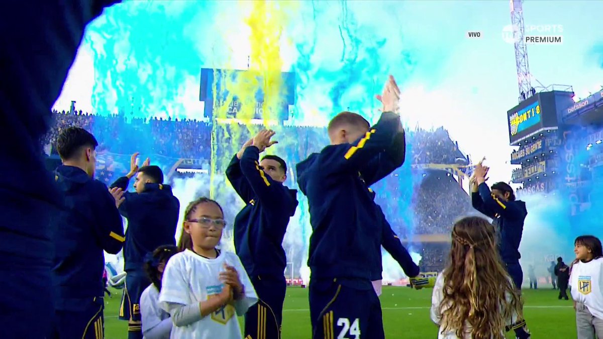 🏟️El RECIBIMIENTO en LA BOMBONERA a #Boca en la previa ante Banfield.