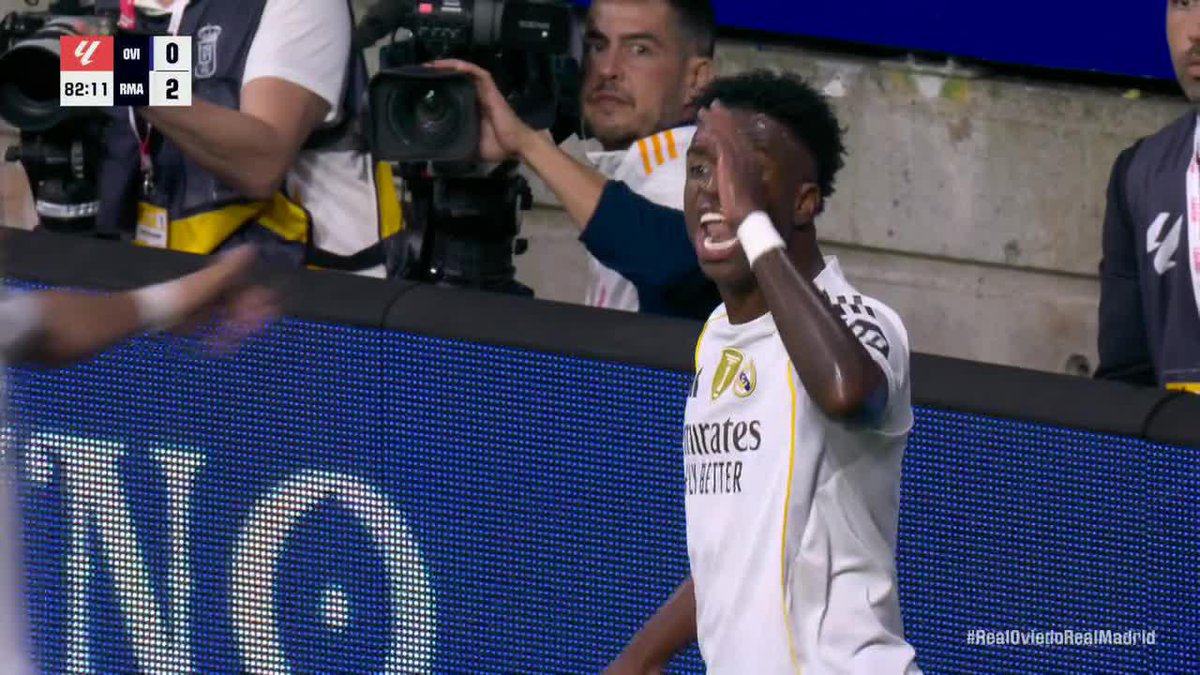 Vini Jr., who has been getting whistled at all game, let the home fans hear it after he made it 3-0 😅