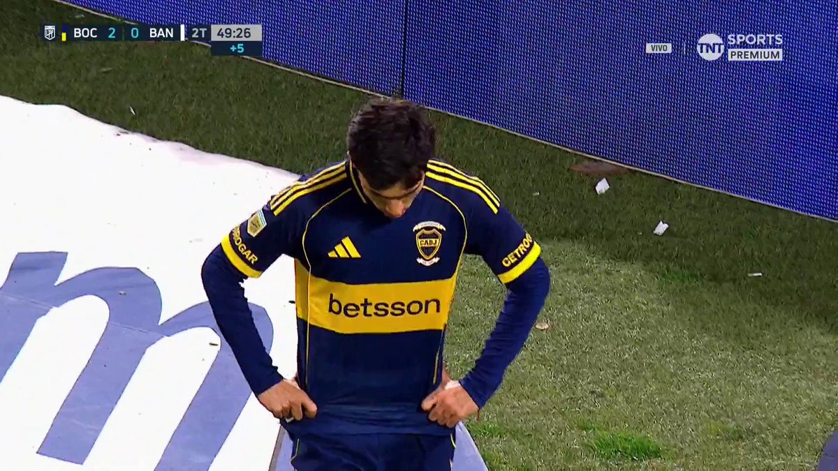 🔎En el final del partido, Exequiel #Zeballos se perdió el 3-0 de #Boca mano a mano.