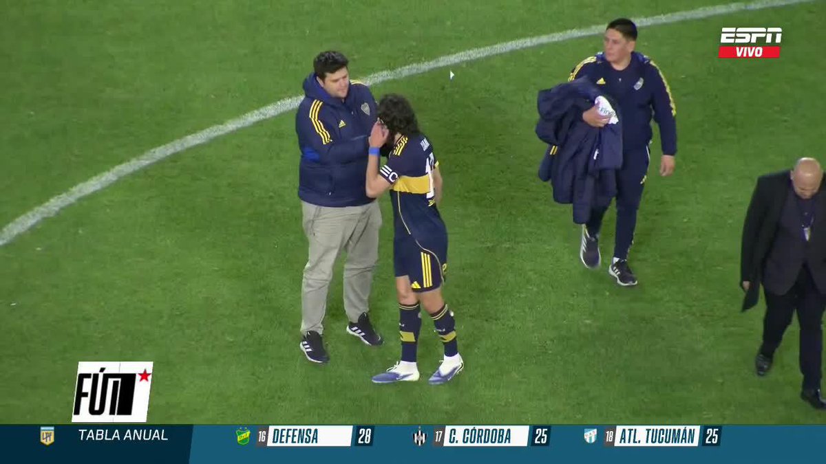 😏 ¿Y SI TE LLAMA ROMÁN? La llamada de Riquelme a Cavani tras el pitazo final en La Bombonera. ¿Qué le habrá dicho? ▶ Mirá #ESPNFútbol1 en el Plan Premium de #DisneyPlus