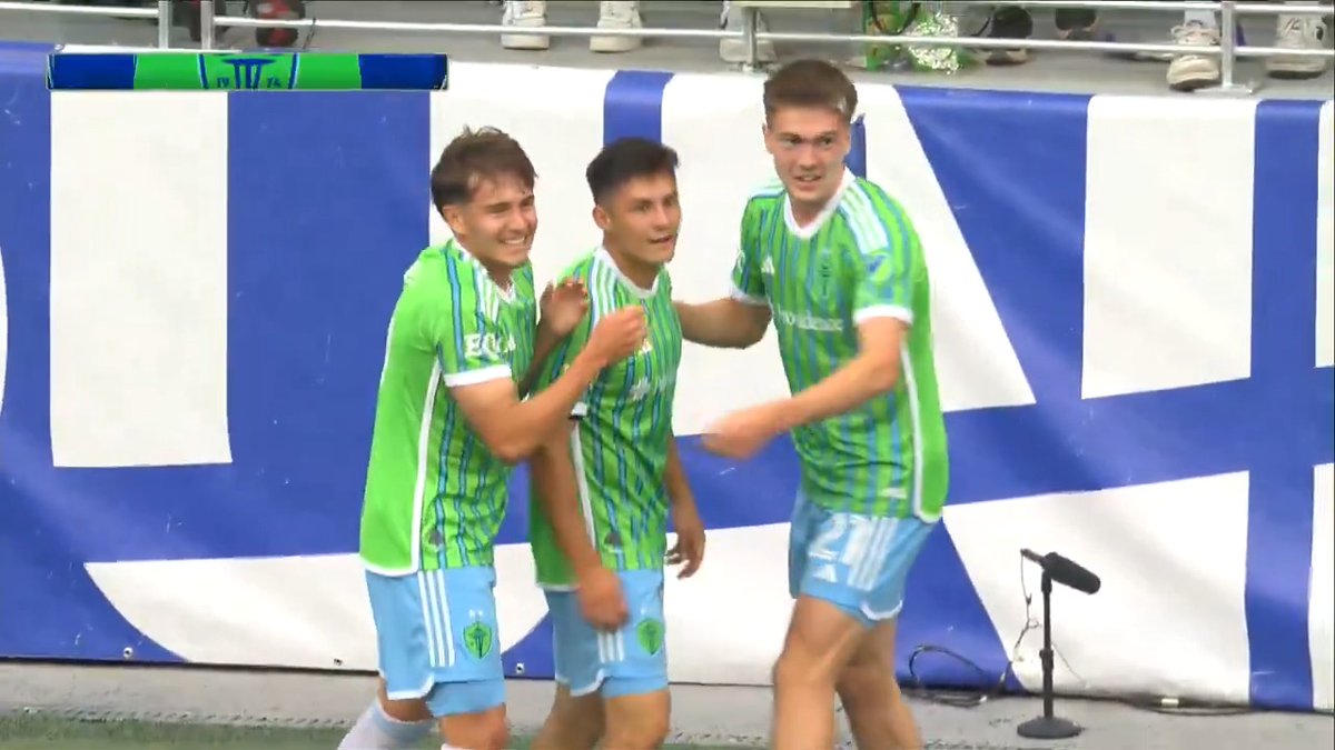 Kalani Kossa-Rienzi blasts this one into the back of the net 💥 Seattle Sounders FC strike first in this one 👏