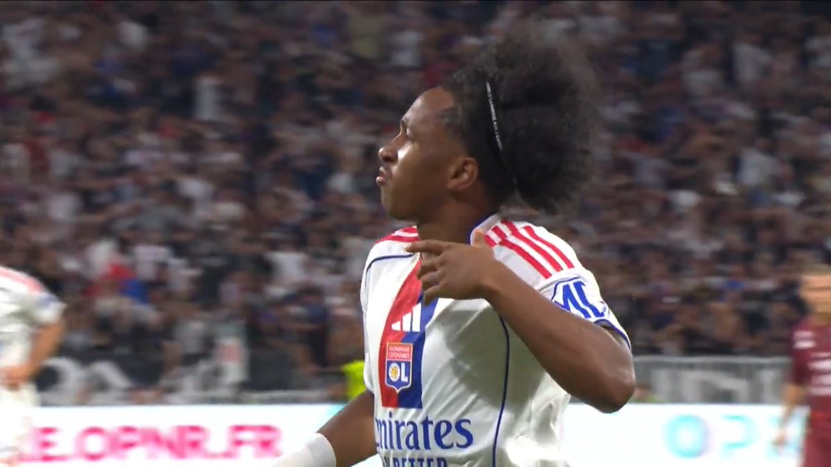 Contrôle, feinte, tir, ça va trop vite avec Malick 🤩⚡ #OLFCM