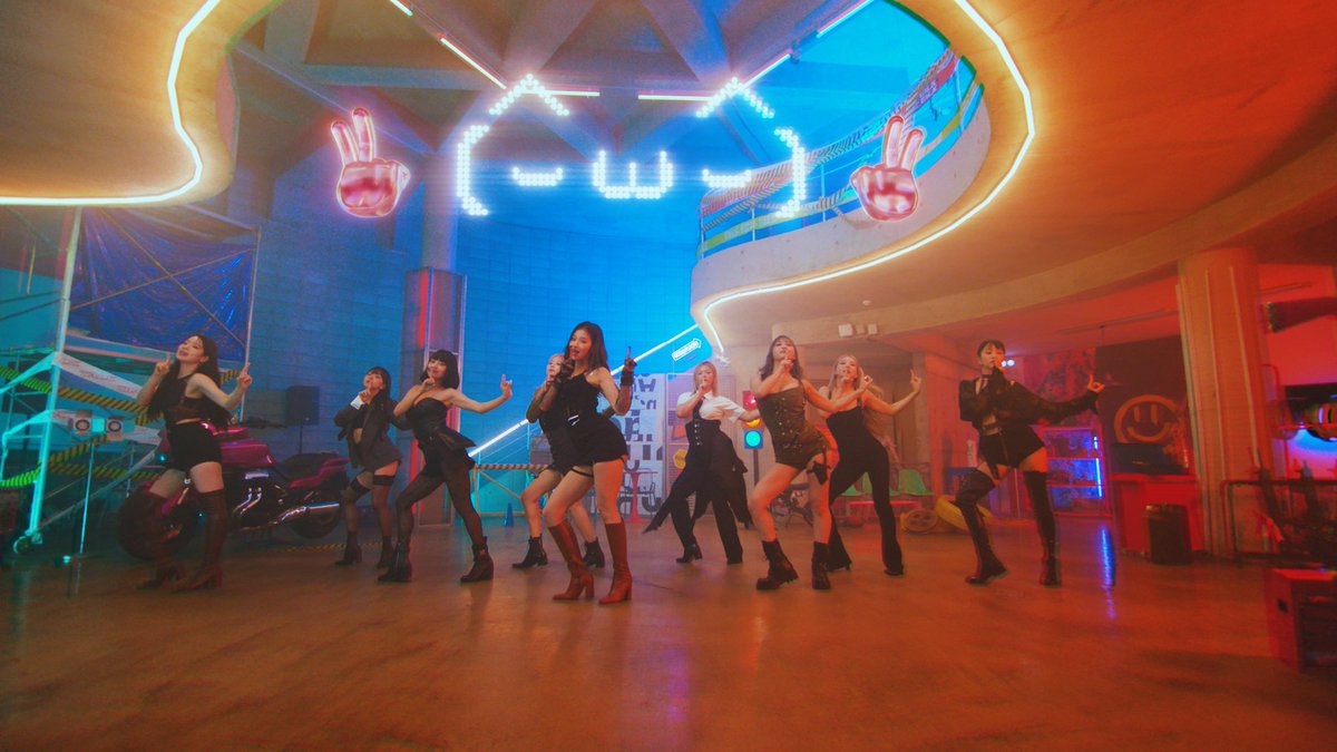 🇺🇸 Apple Music Daily Chart — USA (Aug 24): #51. (+12) TWICE — "TAKEDOWN (JY, JH, CY)" *NP* 🔥 #68. (+21) TWICE — "Strategy" *NP* 🔥 Push for Top 50 so we can rank higher within the Hot 100, US ONCEs !!!