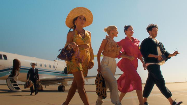 Vom Antrag zur Überraschung des Lebens – diese deutsch-türkische RomCom kommt mit Culture Clash, Familienintrigen und einer großen Portion Herzklopfen. She Said Maybe, ab 19. September.