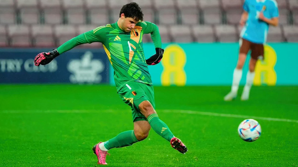 Royal Antwerp made the decision to remove goalkeeper Senne Lammens from their squad yesterday, despite his desire to play the game 🧤 Sky Sports News understands the Belgian club did not want to harm a potential deal with Manchester United by risking a potential injury 🔴
