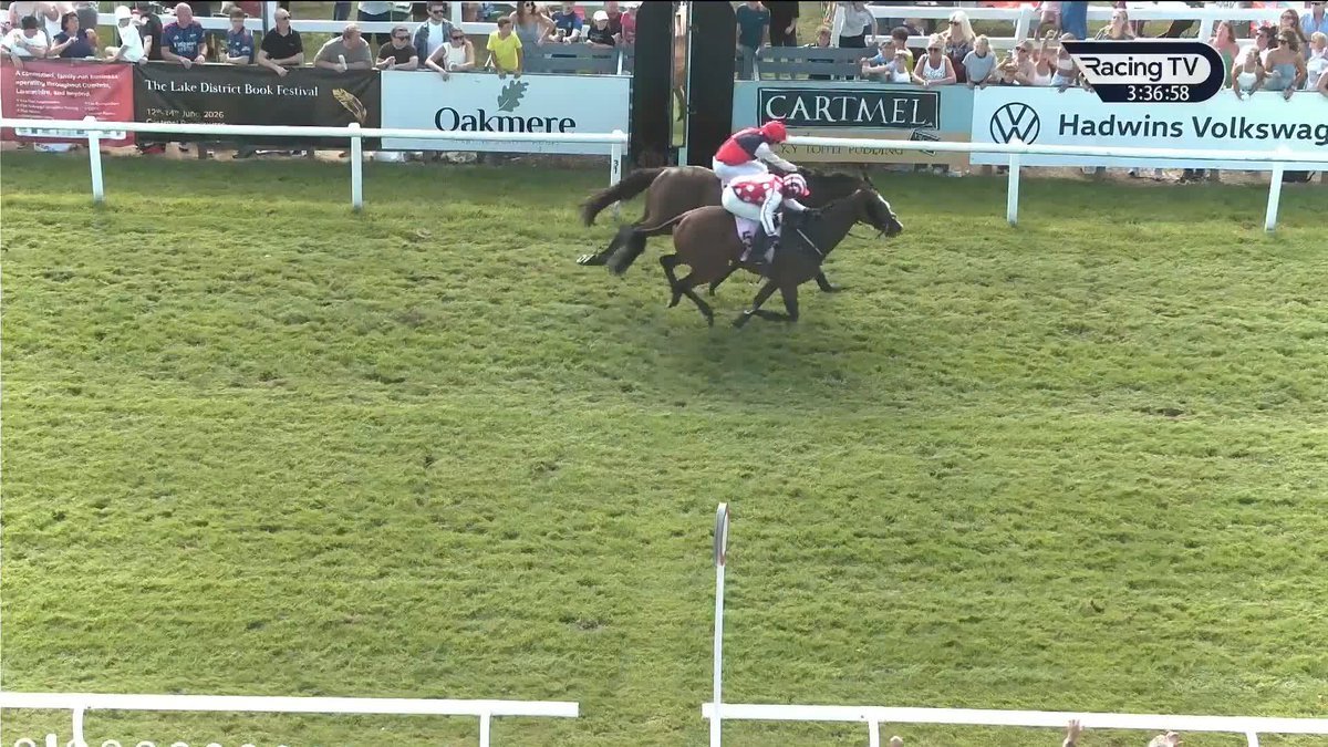 Imperial Data strikes from Pounding Poet in a dramatic finish to the Lakes Luxury Loos Handicap Hurdle for Richie McLernon and Rebecca Menzies Racing
