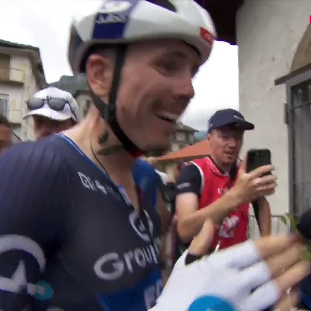 Après un train d'enfer dans la dernière montée, David Gaudu (Groupama-FDJ) a donc dominé Mads Pedersen et Jonas Vingegaard. Quel succès après bien des galères, surtout sur ce profil ! Et dernier joli virage avant son sprint final. #LaVuelta25