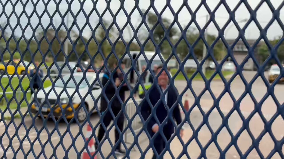 De volta: Arthur desembarca em Porto Alegre para se apresentar ao Grêmio. 🎥 ge | Tomás Hammes