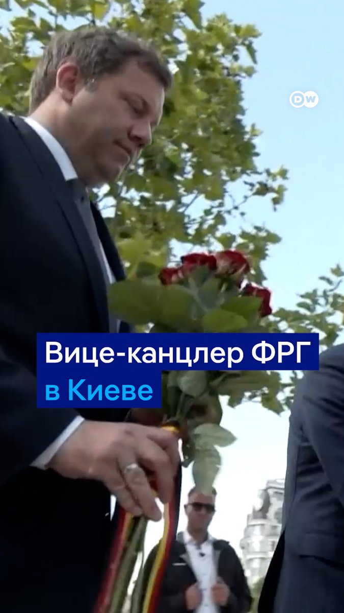 Вице-канцлер и министр финансов ФРГ Ларс Клингбайль пообещал выделять Украине ежегодно 9 млрд евро финансовой помощи. "Мы не бросим наших украинских друзей на произвол судьбы", - заявил он в Киеве. По словам Клингбайля, никто не хочет мира больше, чем сами украинцы