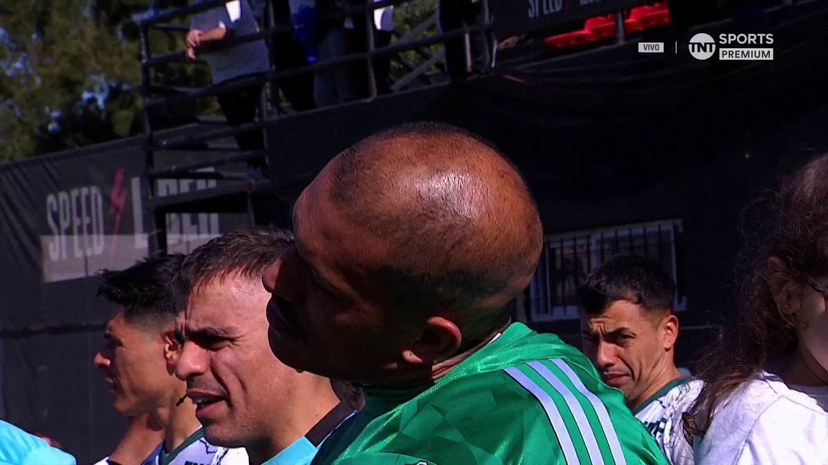 Nacho Arce y una camiseta homenaje a Vinicius😭