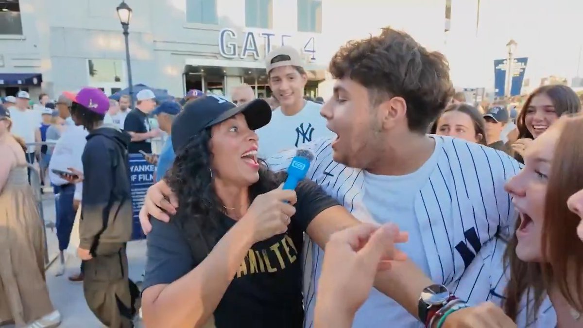 Hamilton in the Street in the greatest city in the worldddd. Hamilton