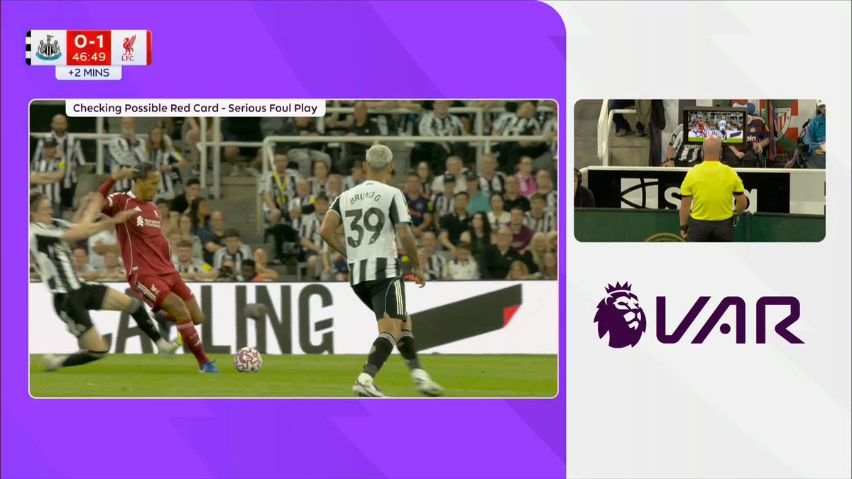 Anthony Gordon sees RED after VAR review, following a rash tackle on Virgil van Dijk 🟥