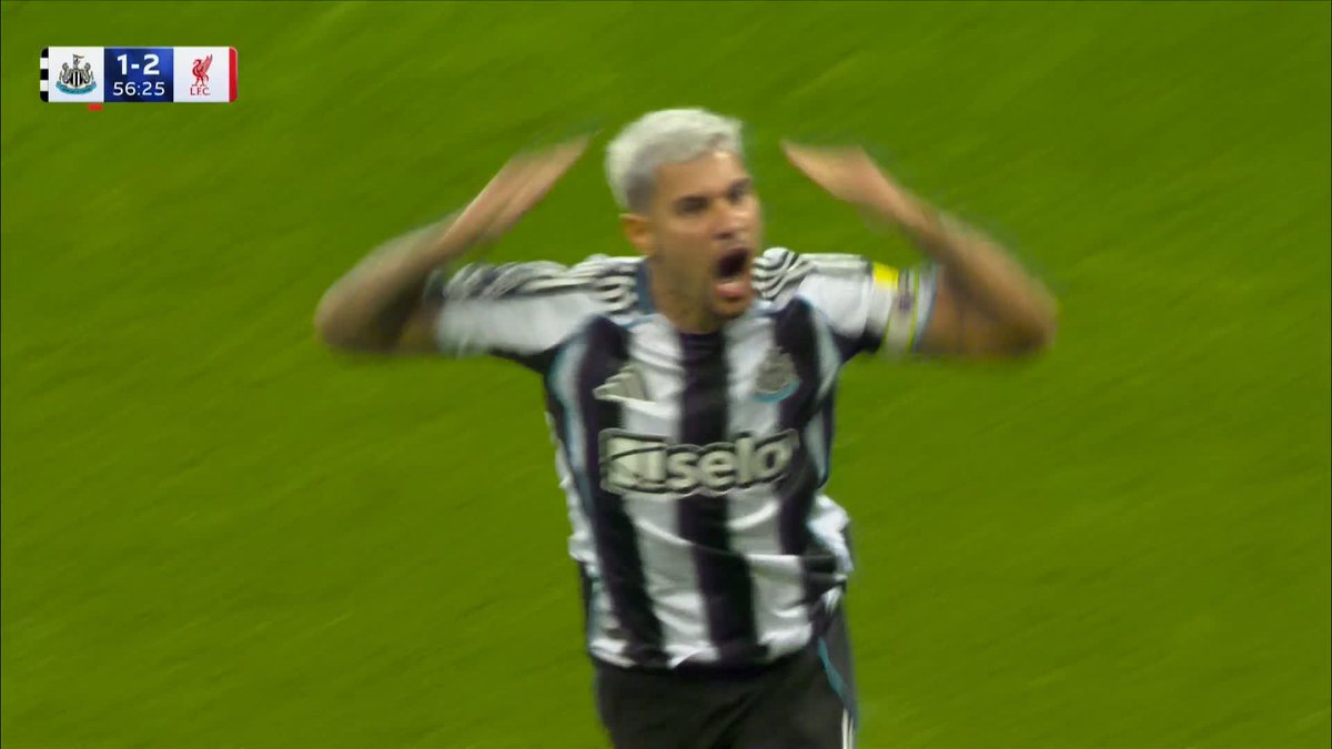 Could there be a twist in the tale? 👀 Down to ten, but Bruno Guimaraes pulls one back for the Magpies!