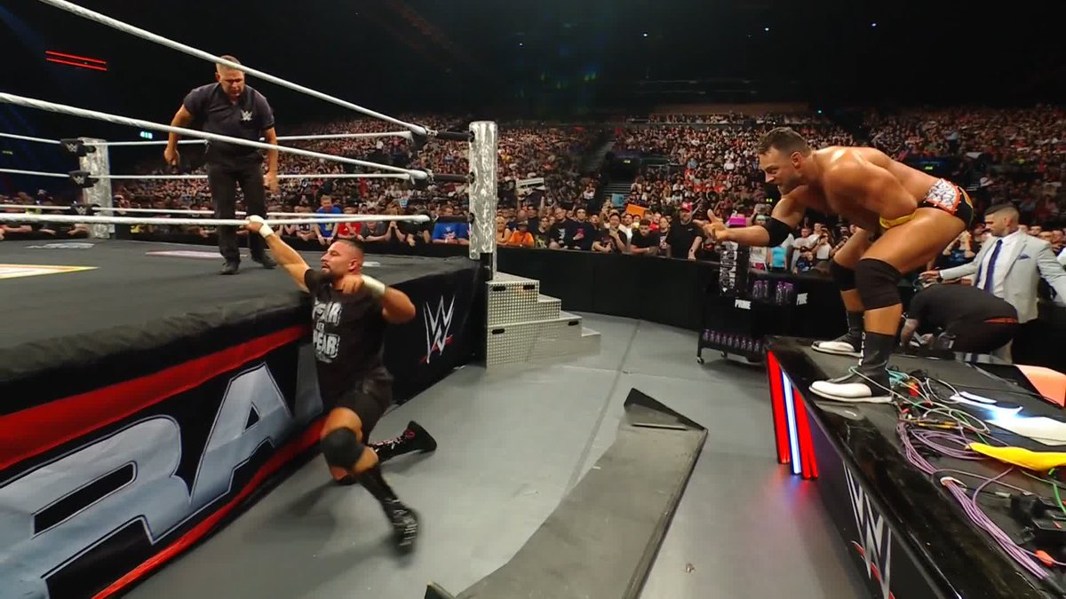 LA KNIGHT is putting up one hell of an LA FIGHT against Bron Breakker! This match hasn't even started yet! 🔥🔥🔥 #WWERaw