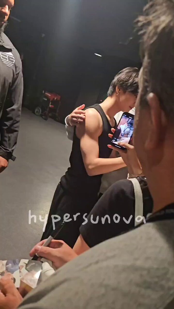 JUNGWON WAS SLEEVELESS FOR SENDOFF SHDJJDJHWJFJWFJWJ