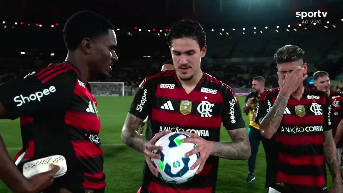 “Esse dia vai ficar marcado para sempre, onde eu pude fazer mais de 100 gols no Maracanã. Quando eu vinha aqui quando era criança, jamais imaginei fazer gols pelo time do meu coração. Só tenho a agradecer a Deus.” 🎙️ Pedro. 🎥 sportv | ge