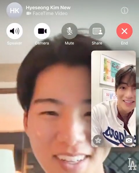 Hyeseong couldn't be here tonight to meet one of his favorite artists so V FaceTimed him to say hi. 🥹