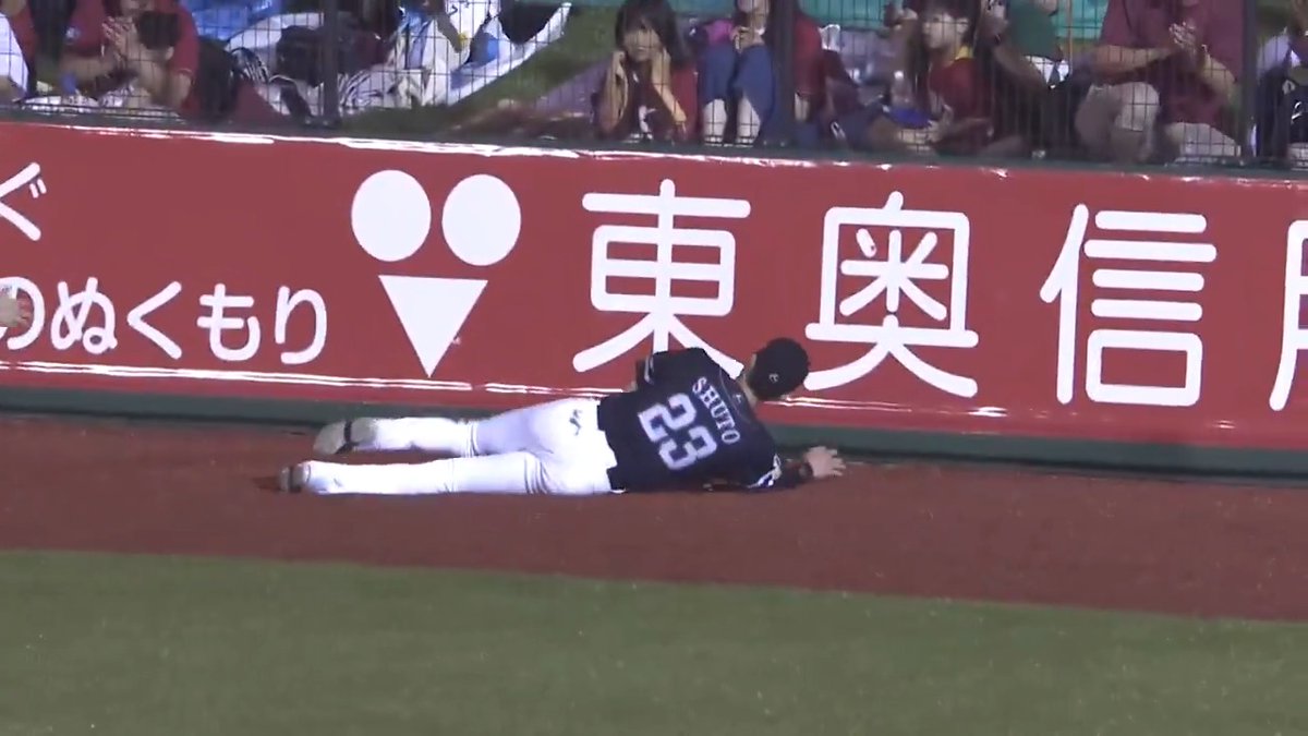フェンス際で魅せた💪✨ 福岡ソフトバンク 周東佑京 選手の見事なスライディングキャッチ‼️ 👇ライブ配信はこちら