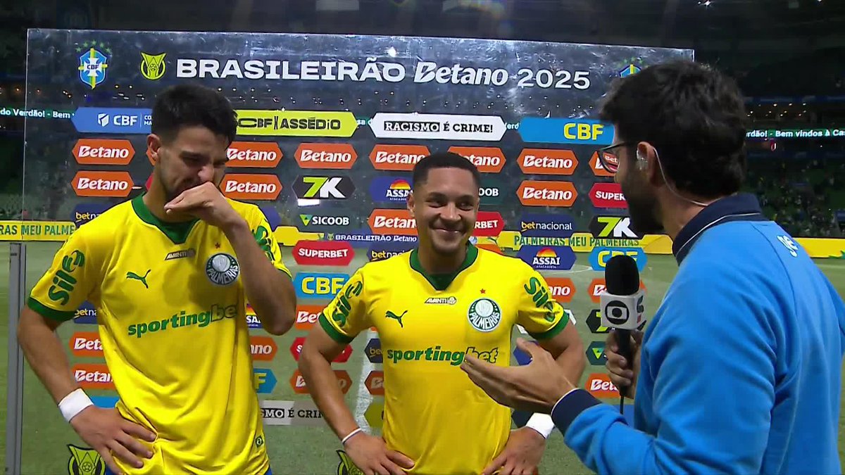 Eles super confortáveis juntos.