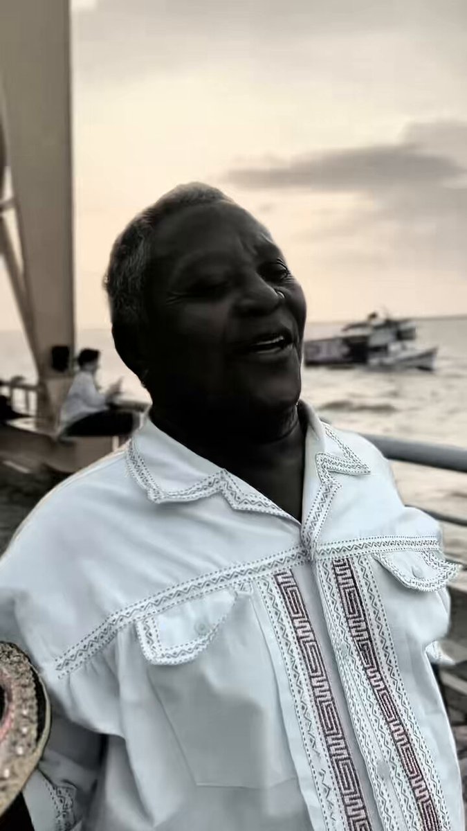 Pro Mestre eternamente batucar a sua fé! Hoje nos despedimos de um ícone da cultura brasileira. Cantor, compositor, símbolo marajoara. Obrigada por nos dar a honra de tê-lo conosco em um Carnaval tão especial. Descanse em paz, Mestre Damasceno. 🖤