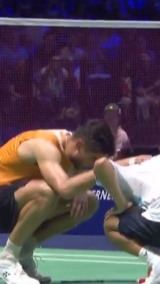 An epic match with an even greater moment of sportsmanship. ❤️🔥 Follow live action: #BWFWorldChampionships #Paris2025