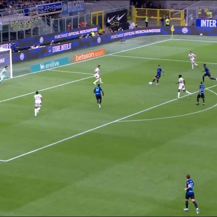 Di kotak penalti lawan bisa seenak ini umpan-umpannya. Inter yg jago atau beknya Torino yg lagi underperforned!