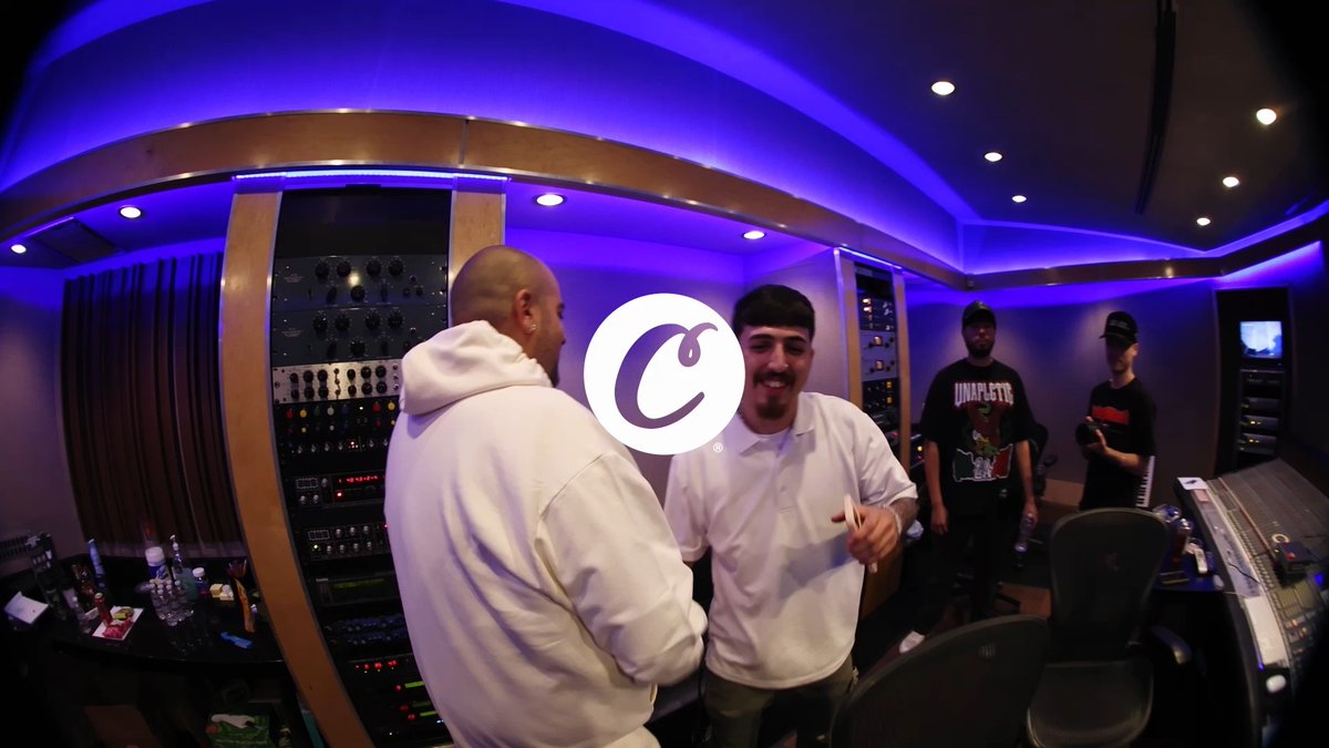 Berner with the { Blueberry Caviar } in the studio 🔥 Shout out the family T3R Elemento Oficial , @mozzythamotive , P-Lo , Clyde Carson and Cozmo ...
