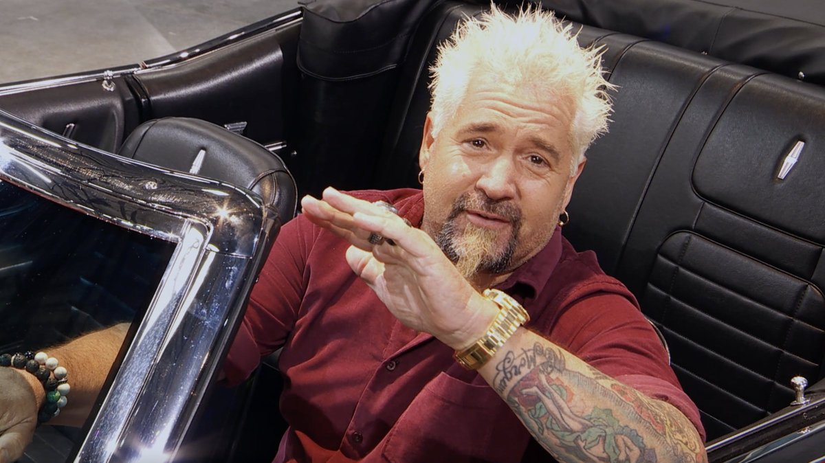An all-new tournament is taking over Flavortown Market 🔥🔥 @guyfieri invites eight of Diners, Drive-Ins and Dives' best chefs to compete to become the first-ever Legends Champion. Watch #GroceryGames Legends, Wednesday @ 9|8c. 🛒