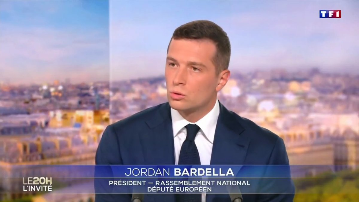 Il est urgent de rompre avec la politique menée. Il n'y a qu'une possibilité pour sortir de l'impasse : d'en revenir aux urnes. Emmanuel Macron doit prononcer soit la dissolution de l'Assemblée nationale, soit remettre sa démission.