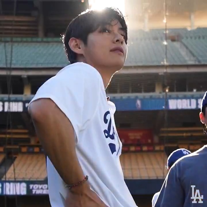 Dodger Blue is in your DNA, V. Thanks for coming out to Dodger Stadium! 💜
