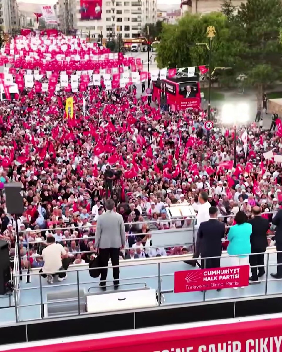 Özgür Özel'den Beyoğlu mitingine çağrı! "Ekrem İmamoğlu ve tüm tutsak yol arkadaşlarımız özgür kalana kadar, seçim sandığı gelene kadar meydanlardayız!"