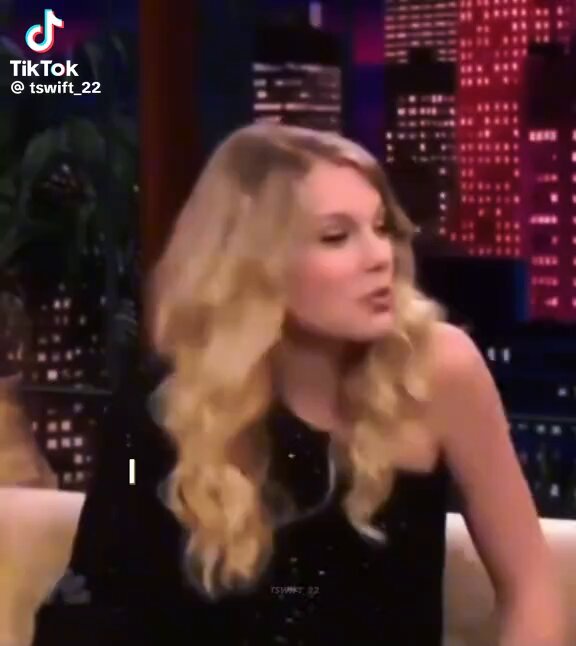 bu arada önemli bir detay travis taylorun on üçüncü sevgilisi ve onunla evleniyor gerçekten you cant make it up