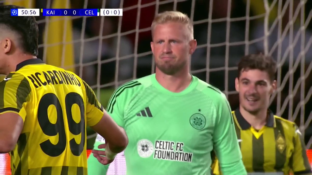 Not very often you see that 😳 Kasper Schmeichel handles a Callum McGregor backpass, with the referee giving Kairat an indirect free-kick 💥