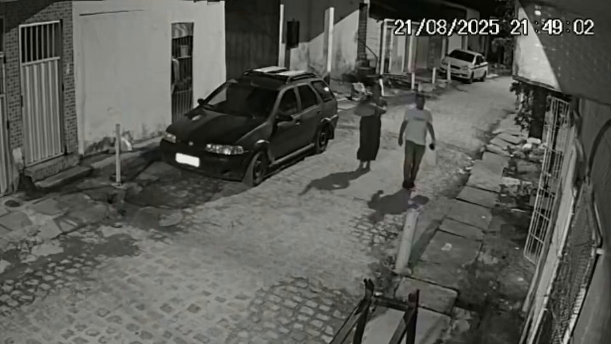 Impressionante! Casal é atingido por fio e sofre descarga de 13.800 volts. Foi no Pina, Zona Sul do Recife, no dia 21 O fio se rompeu de um poste na hora em que eles passaram Por um milagre, os dois tiveram apenas ferimentos leves Eles pretendem acionar a neoenergia na justiça