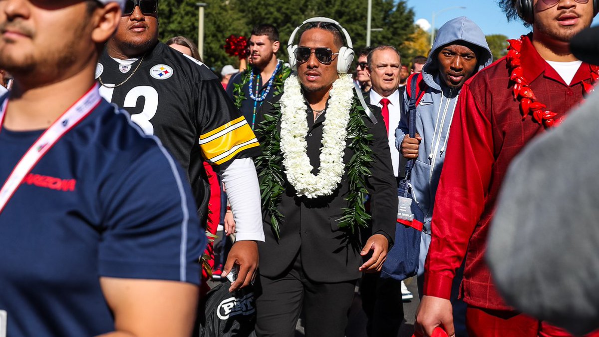 𝐀 𝐋𝐚𝐛𝐨𝐫 𝐨𝐟 𝐋𝐨𝐯𝐞 Learn more about the cultural meaning behind the making and gifting of the lei.