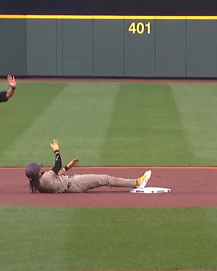 Fernando Tatis Jr. made sure to let Julio Rodríguez know after he reached safely on this double 🤣👏