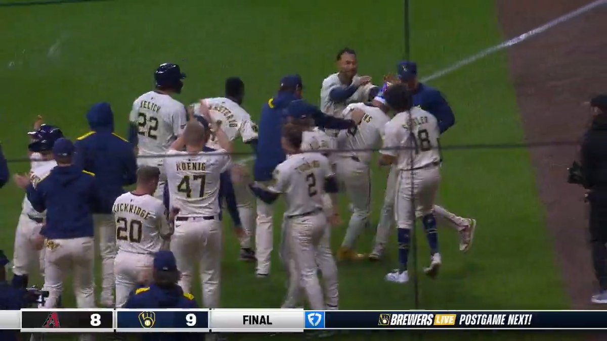 Isaac Collins seals the deal for the Milwaukee Brewers! #Walkoff