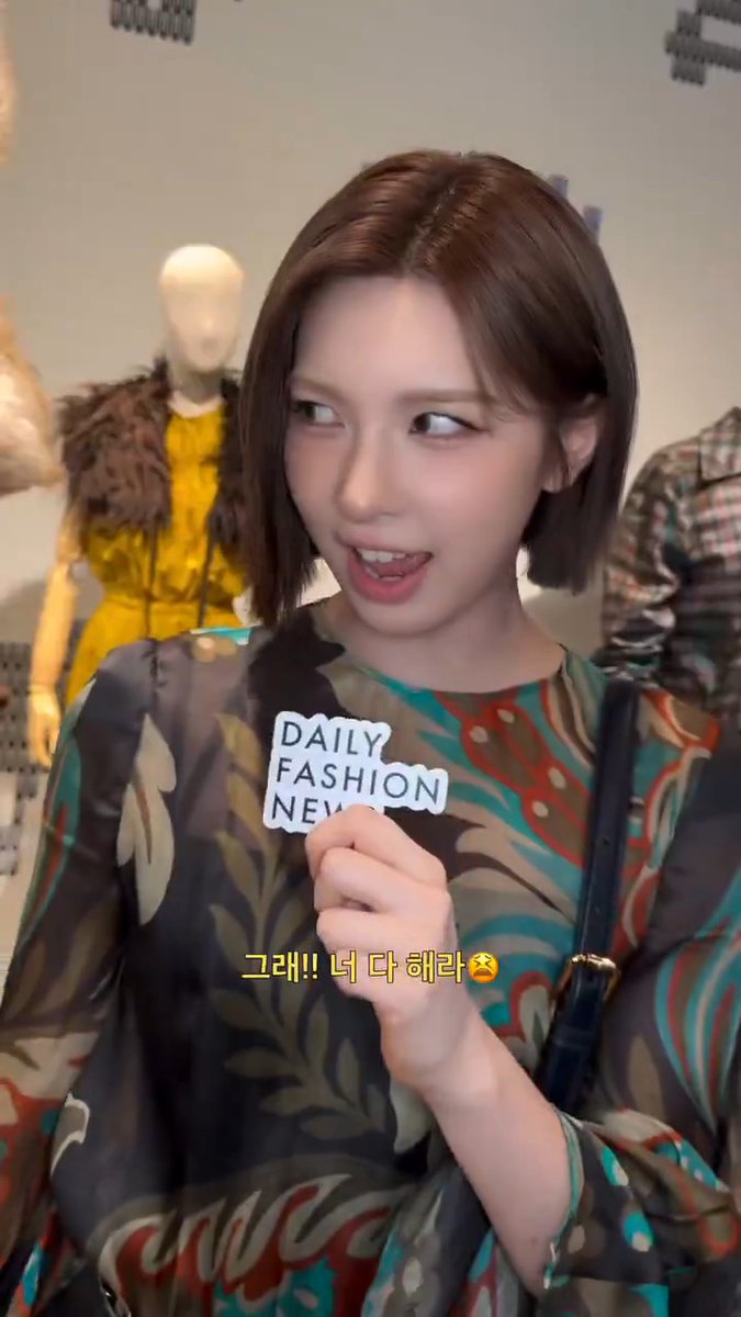 SULLBAE ๐ญ ๐ฆ If you donโt give me the mic, Iโll get your clothes dirty? ๐ฅ You.. youโre really a bad kid..?! ๐ฆ Bae, and youโre tall too! ๐ฅ Donโt talk to me informally!!!! ๐ฆ Youโre tall andโฆ (polite way) ๐ฅ Are you kidding me?! Do you think you can do whatever you want just because youโre pretty? ๐ฆ Yeah~ Because Iโm pretty, I get everything ๐ ๐ฅ Fine!! You do whatever you want ๐ซ