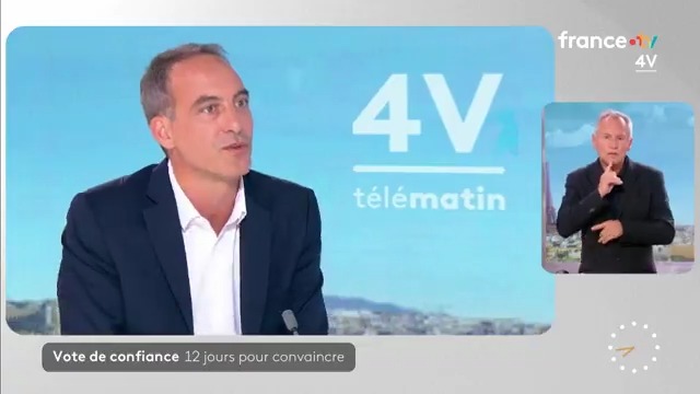 🗣️ "Quand on est dans une situation où on n'a pas de majorité, on doit faire preuve d'humilité. On doit essayer d'avoir un budget en établissant un compromis." 🔴 Raphael Glucksmann, député européen, co-président Place publique 🟡, déplore l'attitude du Premier ministre. #Les4V