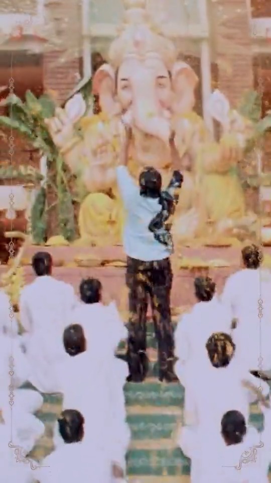#VinayakaChavithi celebrations are incomplete without #JaiJaiGanesha song 🎶🙏 ఓం జై గణపతి జై జై జై గణపతి ✨ #HappyGaneshChaturthi #MegastarChiranjeevi