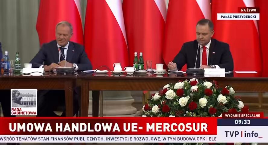 - proszę się nie krępować panie prezydencie, przy pańskich talentach dyplomatycznych… - pracowitości też - w to nie wątpię, tak tu wszyscy słyną z pracowitości w tym budynku Absolutne kino XDDD