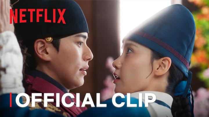 Gimana nih so far petualangan Lim Yoon-a yang kelempar mundur ke 500 taun lalu? Drakor Bon Appétit, Your Majesty bakal nemenin kamu tiap weekend, hanya di Netflix!