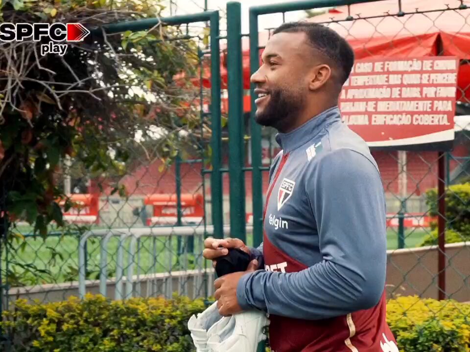 Os jogadores zoando o cabelo do Arboleda 🎥 SPFC Play