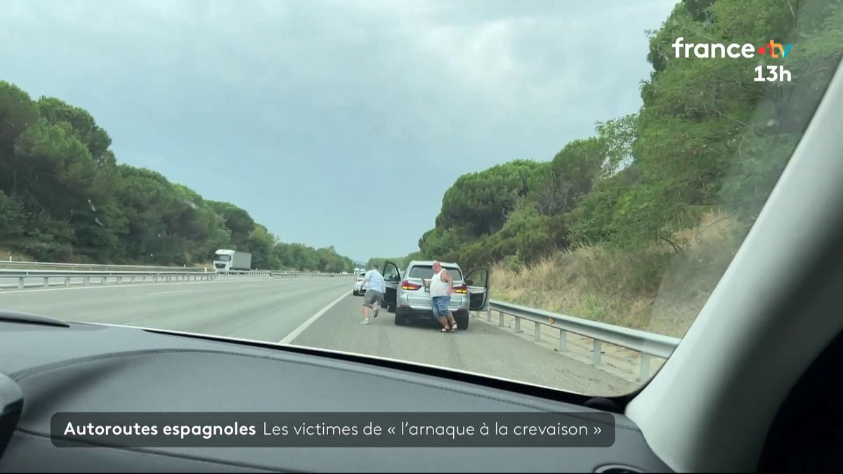 🔴 Des automobilistes piégés par une méthode bien rodée sur les autoroutes espagnoles : l’un détourne leur attention avec une fausse crevaison, l’autre vole leurs effets personnels. La police espagnole a décidé de mettre en garde les conducteurs. #JT13H