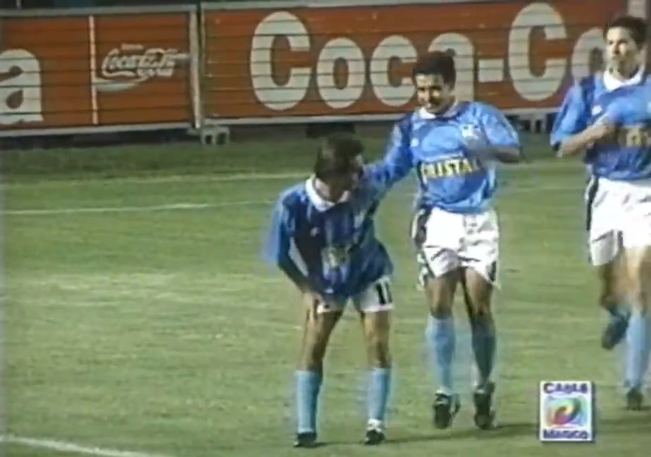 🎙️ Falleció don Roberto Zegarra, histórico relator deportivo que fue la voz de una de las mejores épocas del Sporting Cristal a través de la radio. 🎧 Así se emocionaba Julinho al volver a escuchar uno de sus relatos de sus goles en la #Libertadores '97.